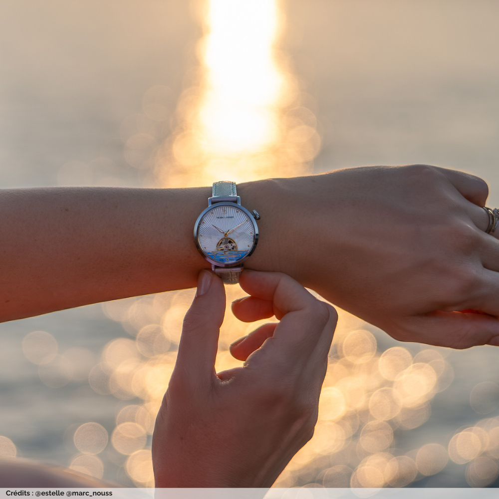 pierre-lannier-autrale-150H900 (1) Montre automatique Pierre Lannier Australe, cuir blanc, cadran nacré – Image 4